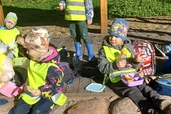 Grupas "Vinnijs Pūks" bērnu apkārtnes sakopšanas talka