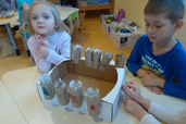 Grupas "Kamenīte" bērni gatavojas Latvijas dzimšanas dienas svinībām