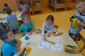 Grupas "Kamenīte" bērni gatavojas Latvijas dzimšanas dienas svinībām