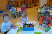 Grupas "Kamenīte" bērni gatavojas Latvijas dzimšanas dienas svinībām