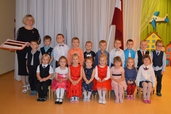 Grupas "Kamenīte" bērni gatavojas Latvijas dzimšanas dienas svinībām